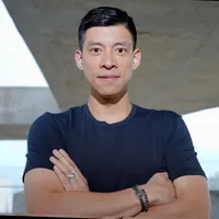 Luis Chau（周信文）