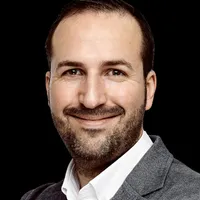 César González