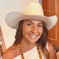 Gabrielle Stott (Sales Shark 🦈)